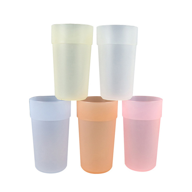 Tasse à eau colorée en PP